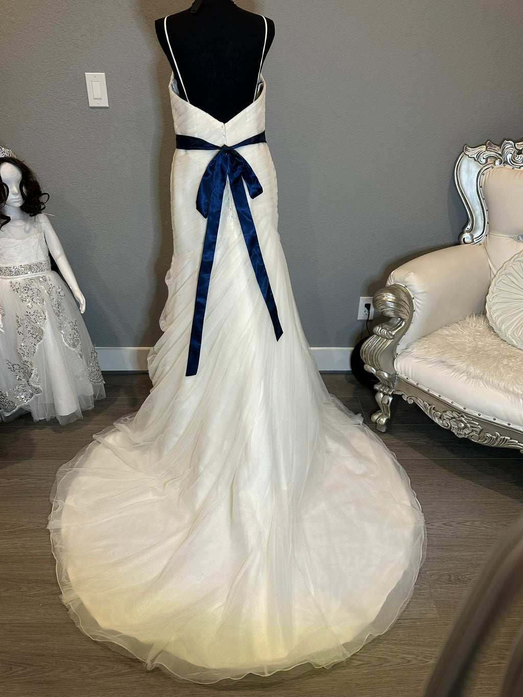 Essense of Australia Sweetheart Ruched Wedding Dress with Navy Sash & Train SIZE 10