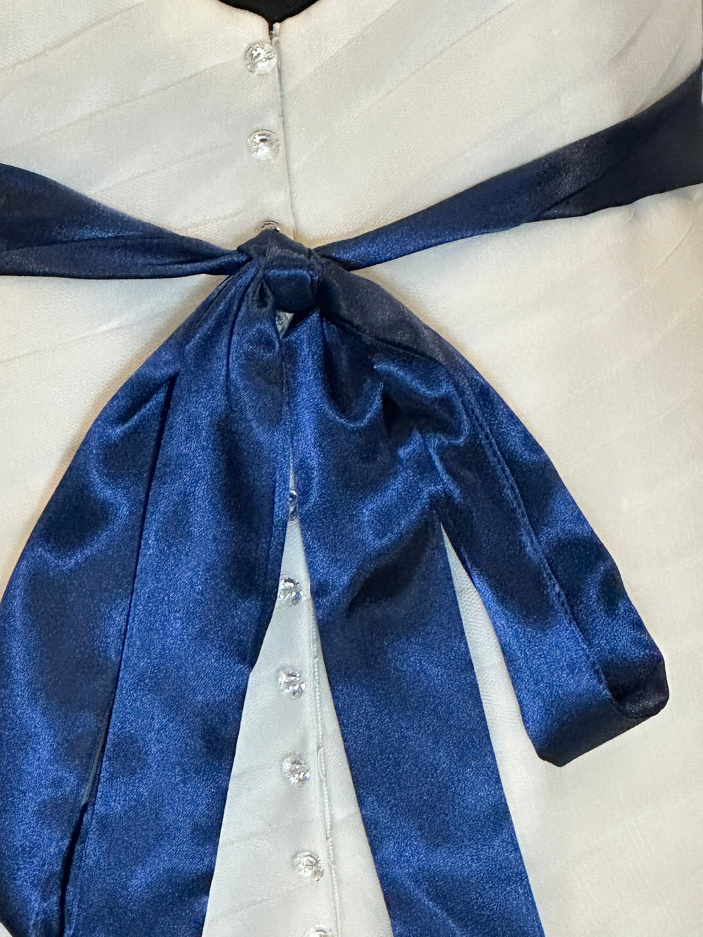 Essense of Australia Sweetheart Ruched Wedding Dress with Navy Sash & Train SIZE 10