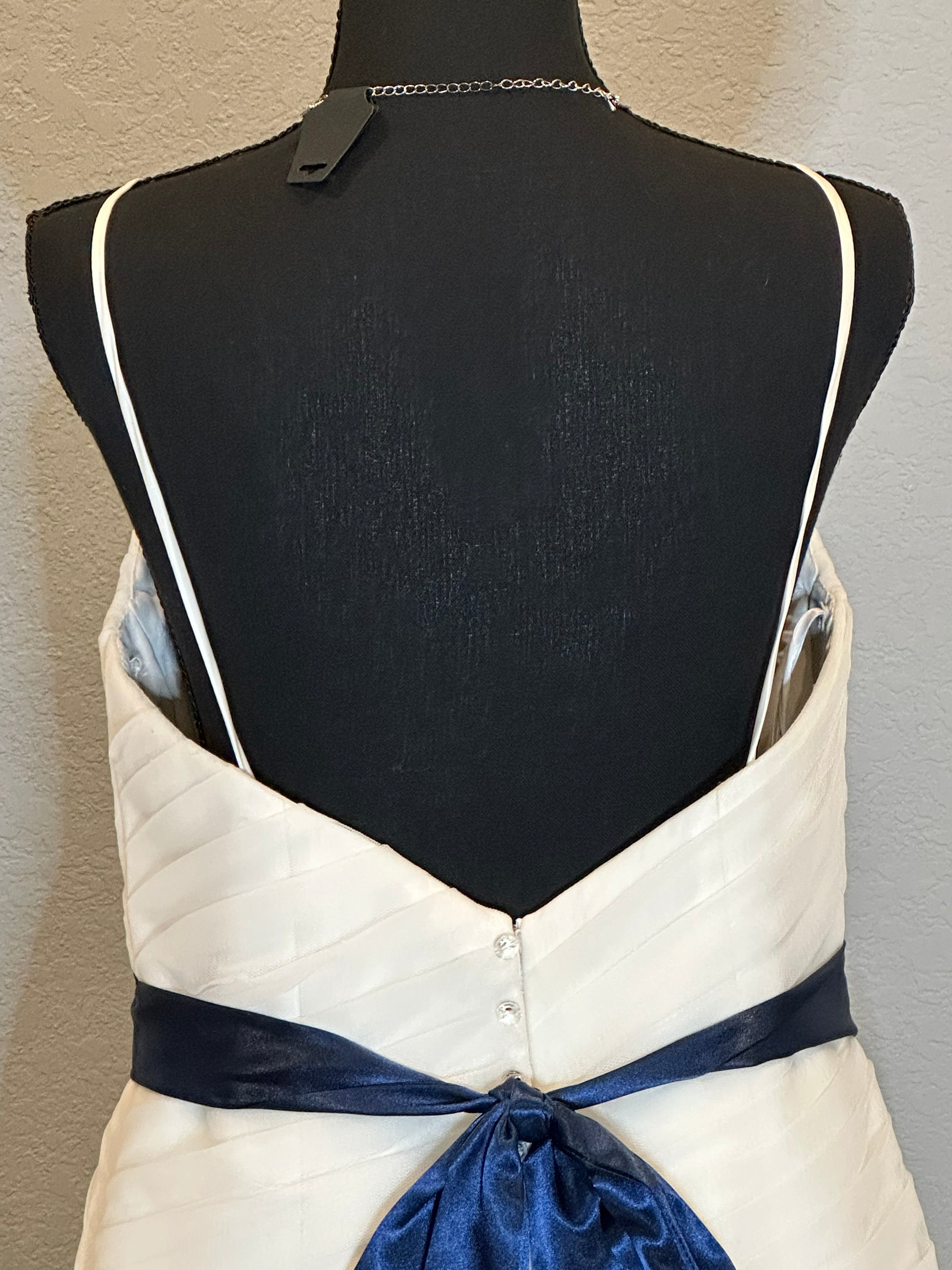 Essense of Australia Sweetheart Ruched Wedding Dress with Navy Sash & Train SIZE 10