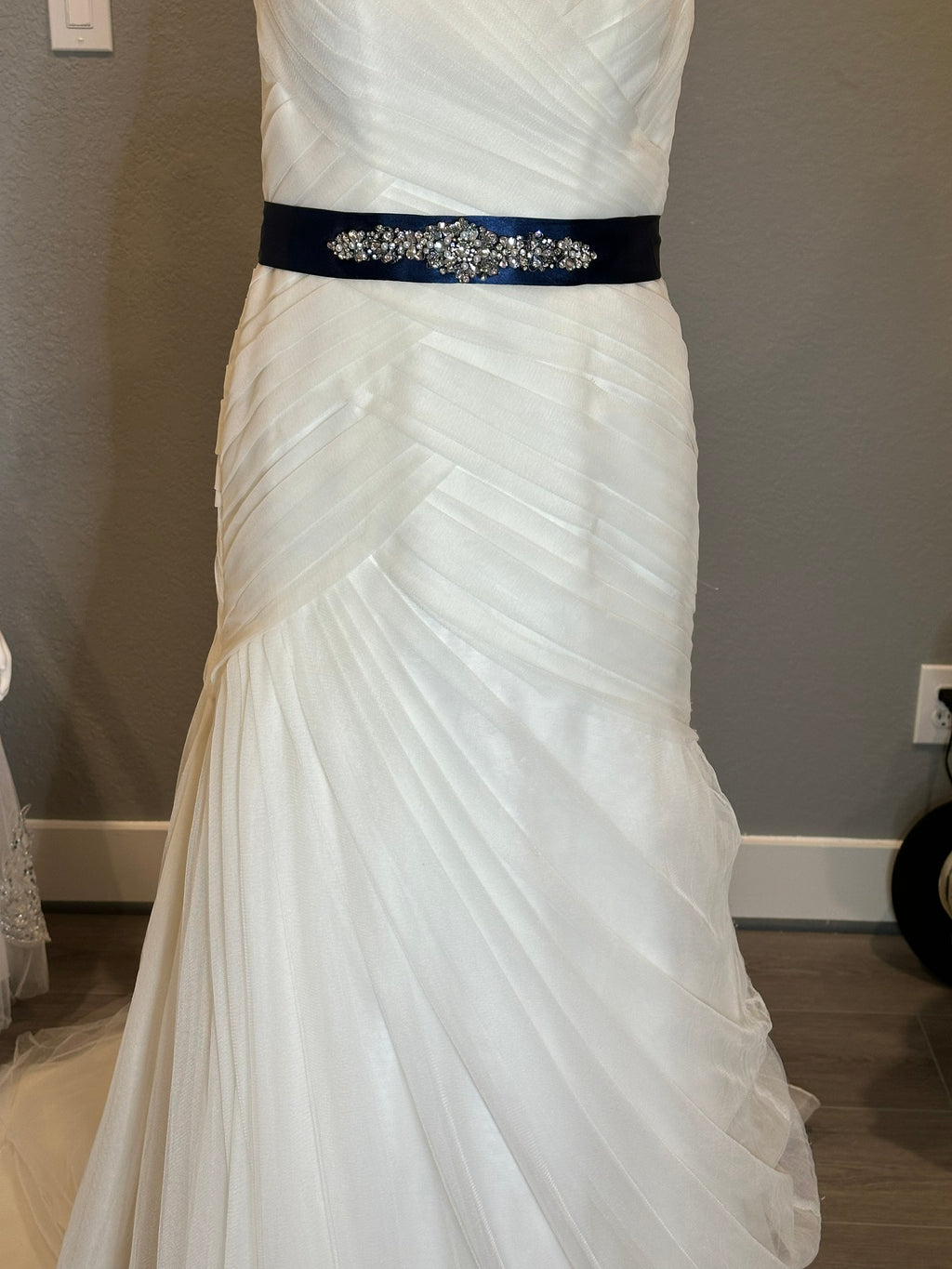 Essense of Australia Sweetheart Ruched Wedding Dress with Navy Sash & Train SIZE 10