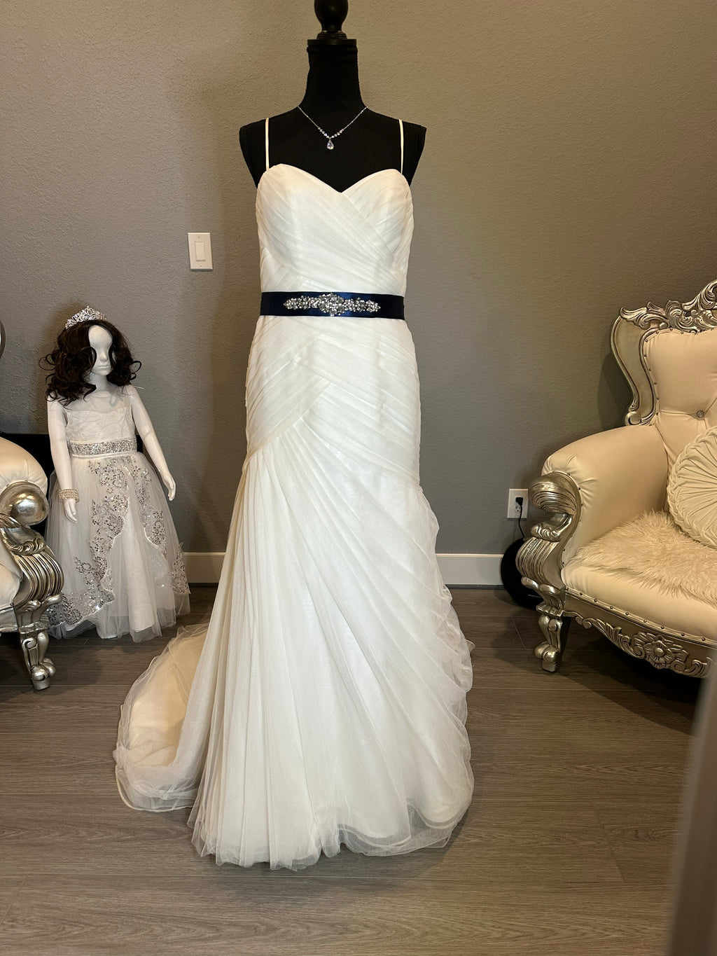 Essense of Australia Sweetheart Ruched Wedding Dress with Navy Sash & Train SIZE 10