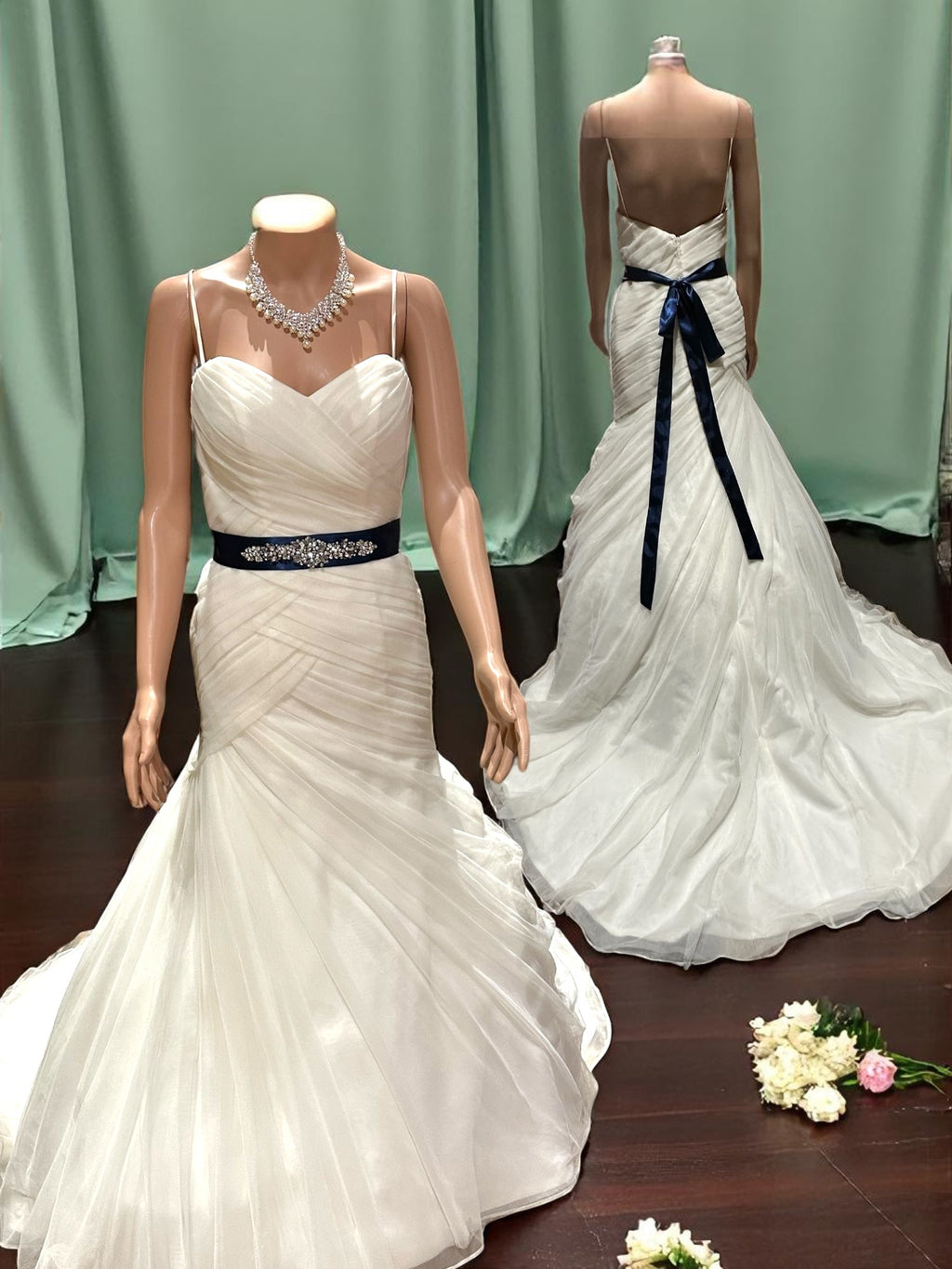 Essense of Australia Sweetheart Ruched Wedding Dress with Navy Sash & Train SIZE 10
