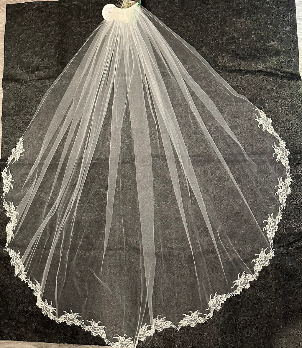 Fingertip Wedding Veil – Lace Edge Bridal Veil, Single Tier Soft Tulle Veil