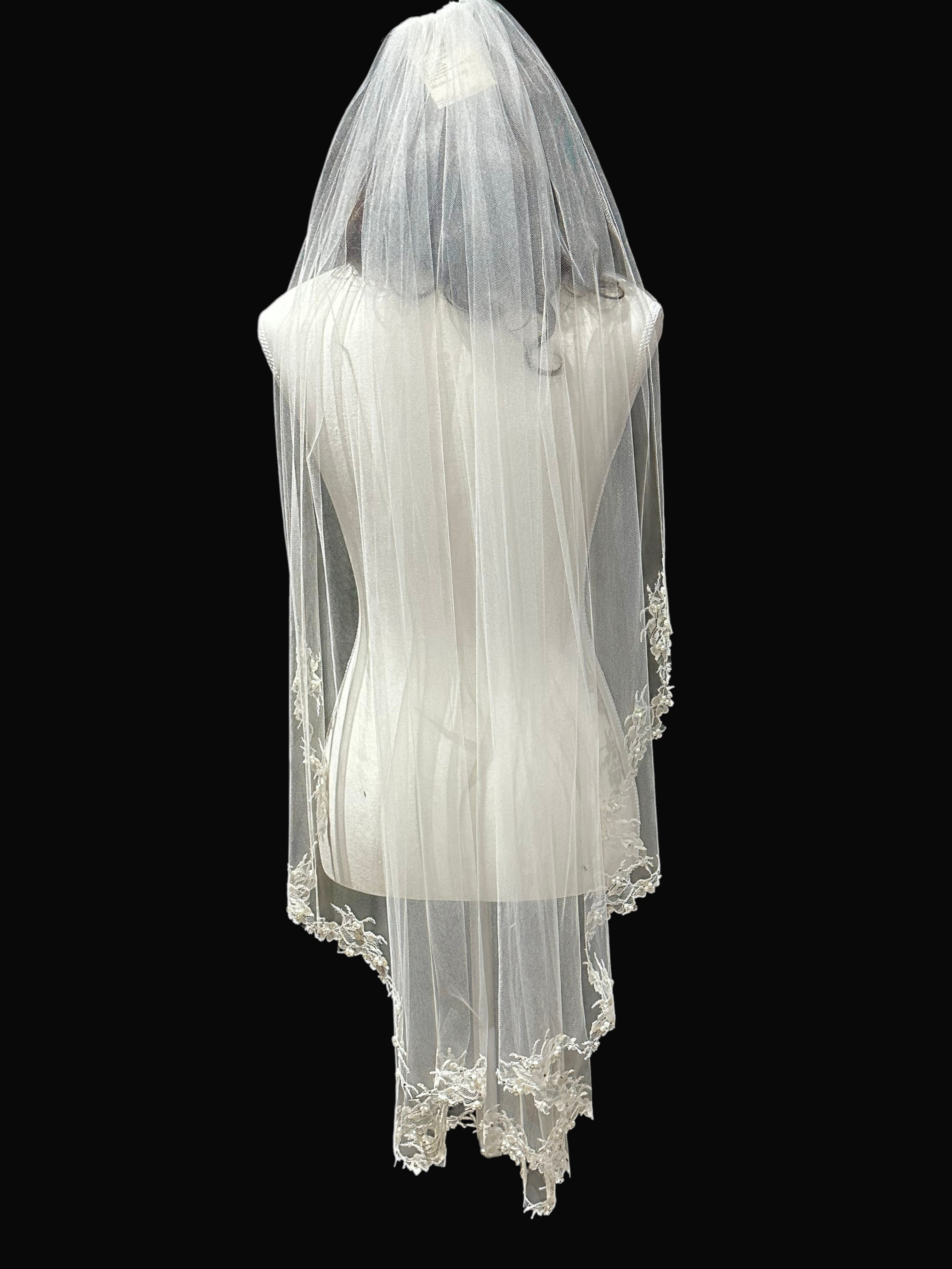 Fingertip Wedding Veil – Lace Edge Bridal Veil, Single Tier Soft Tulle Veil