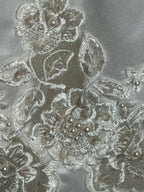 Gloria Vanderbilt Elegant High-Neck Lace Ball Gown with Cathedral Train SIZE 10