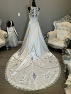 Gloria Vanderbilt Elegant High-Neck Lace Ball Gown with Cathedral Train SIZE 10