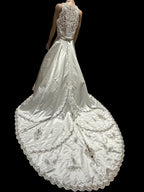 Gloria Vanderbilt Elegant High-Neck Lace Ball Gown with Cathedral Train SIZE 10
