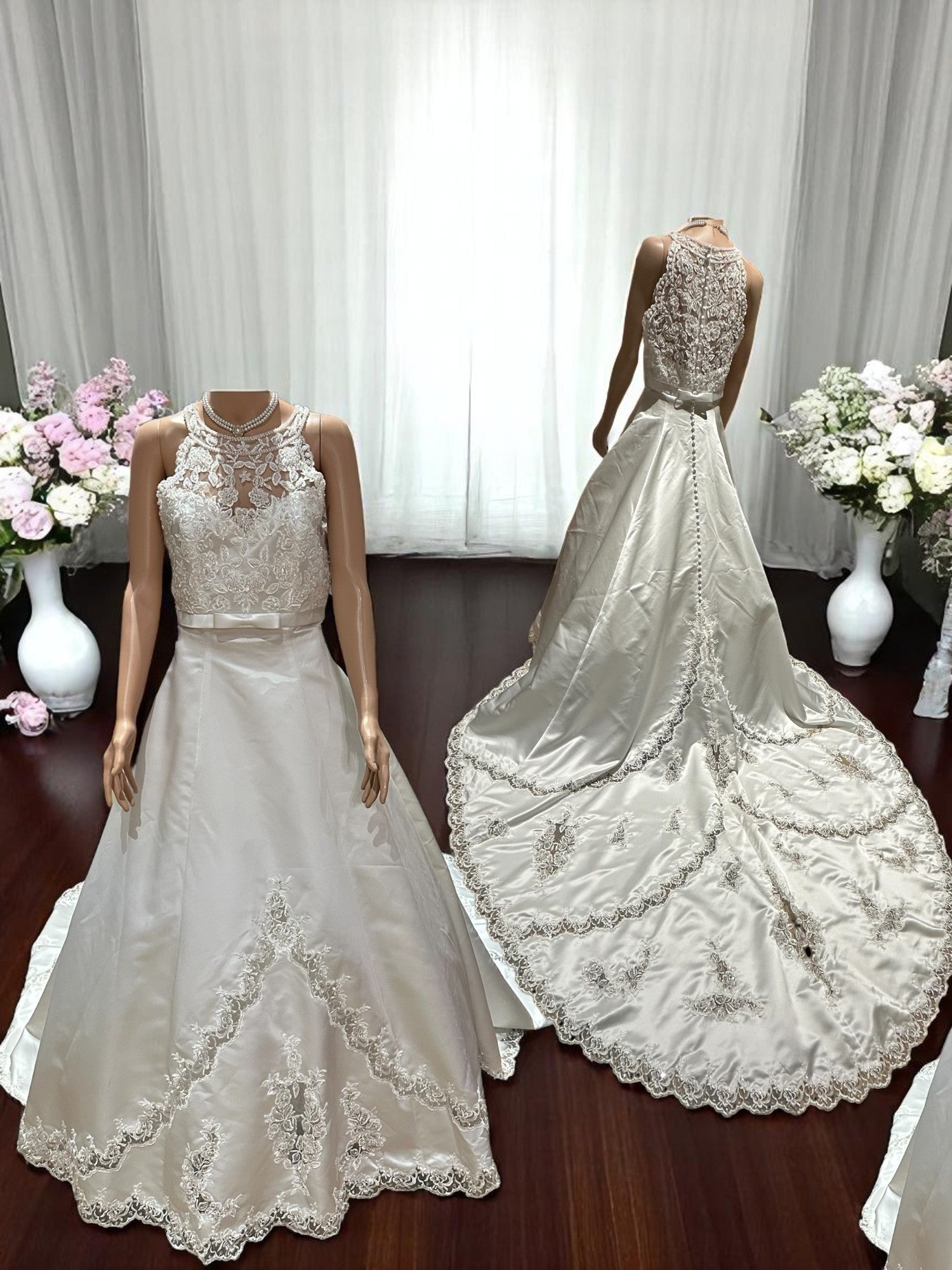 Gloria Vanderbilt Elegant High-Neck Lace Ball Gown with Cathedral Train SIZE 10