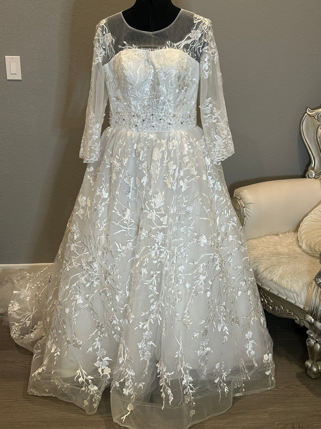 Illusion Sleeve Ball Gown Wedding Dress – Lace Appliqué, Full Tulle Skirt, Cathedral Train- SIZE 18