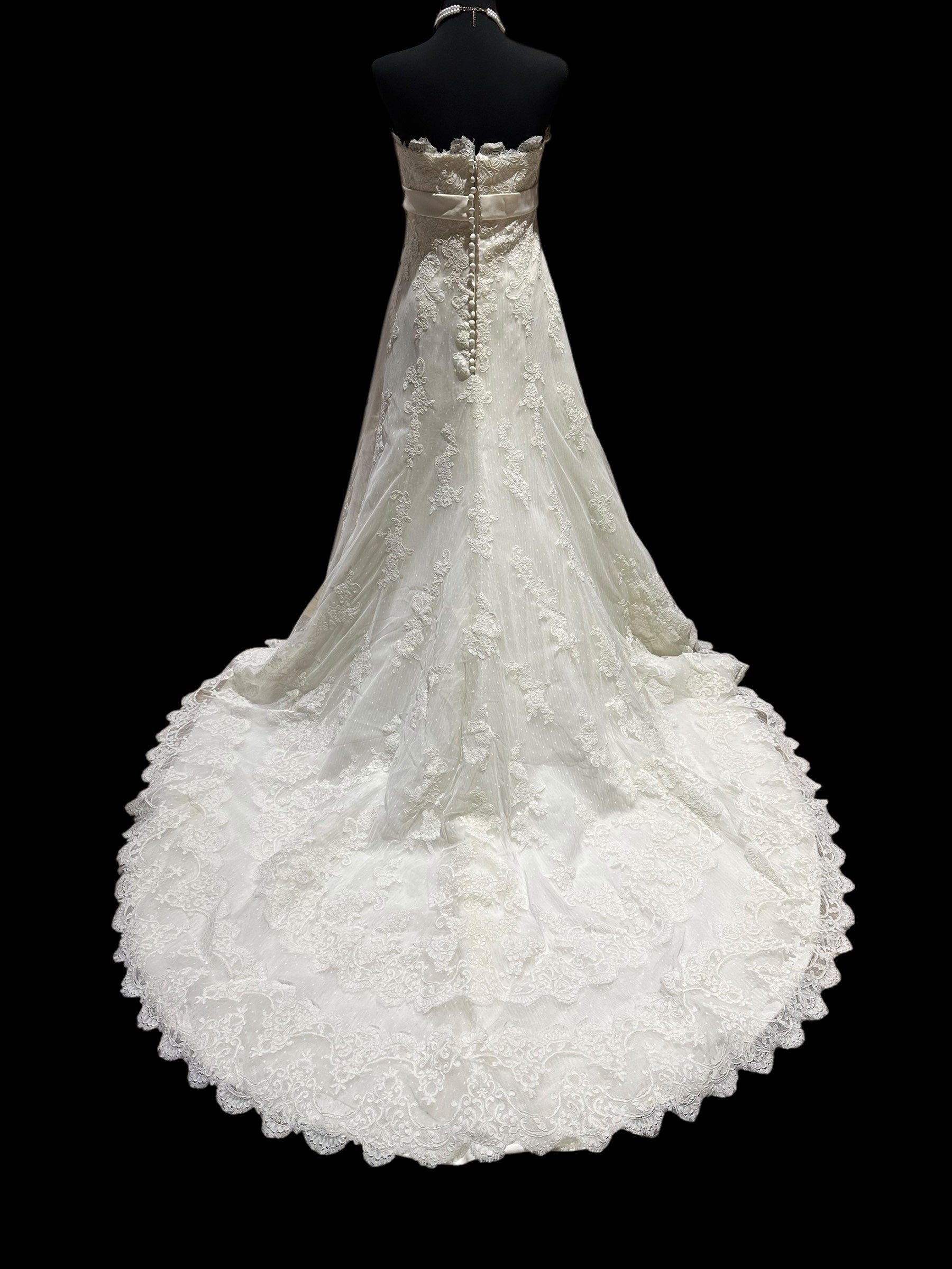 La Sposa Pronovias Lace A-Line Wedding Dress w/ Straight Neckline, Button Back & Chapel Train SIZE 14