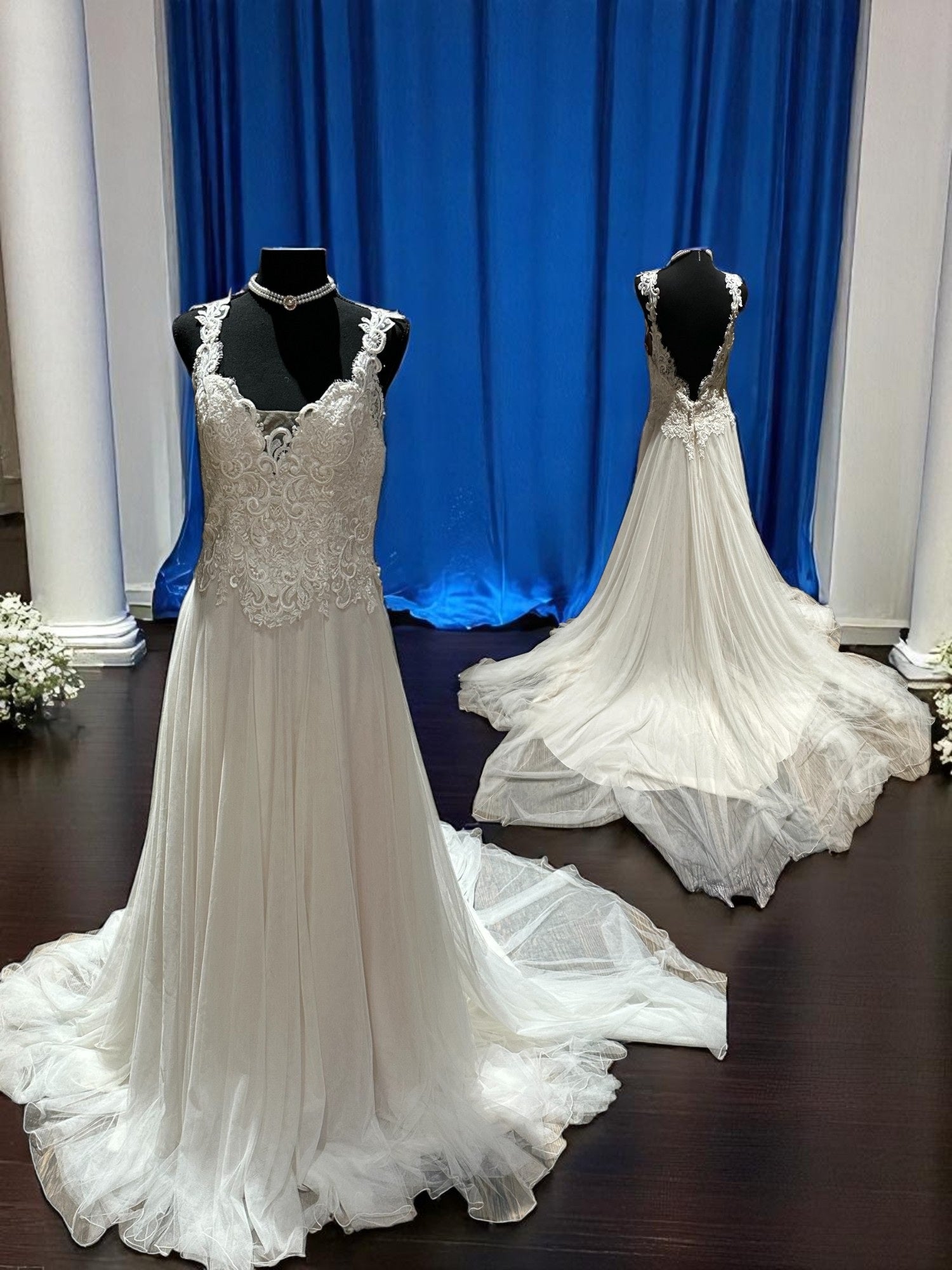 Justin Alexander Romantic Lace A-Line Wedding Dress with Deep V Back | Boho Tulle Bridal Gown SIZE 8