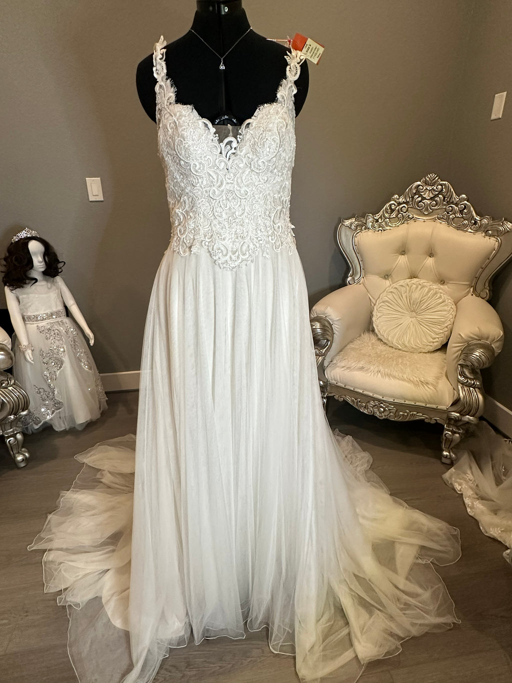 Justin Alexander Romantic Lace A-Line Wedding Dress with Deep V Back | Boho Tulle Bridal Gown SIZE 8