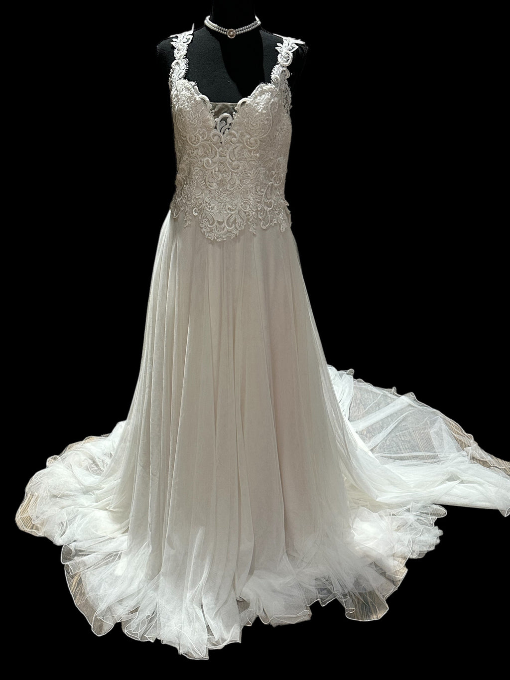 Justin Alexander Romantic Lace A-Line Wedding Dress with Deep V Back | Boho Tulle Bridal Gown SIZE 8
