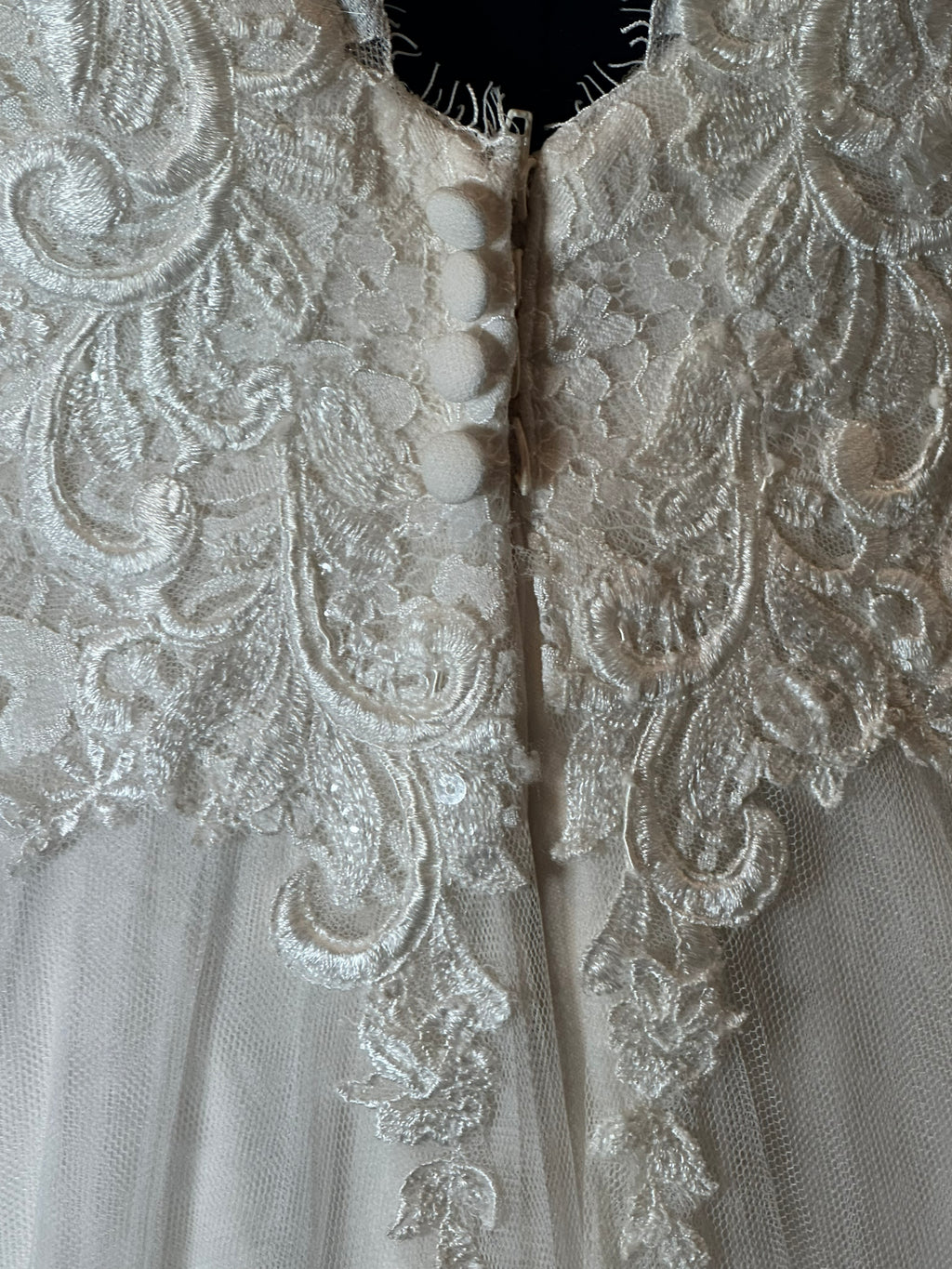 Justin Alexander Romantic Lace A-Line Wedding Dress with Deep V Back | Boho Tulle Bridal Gown SIZE 8