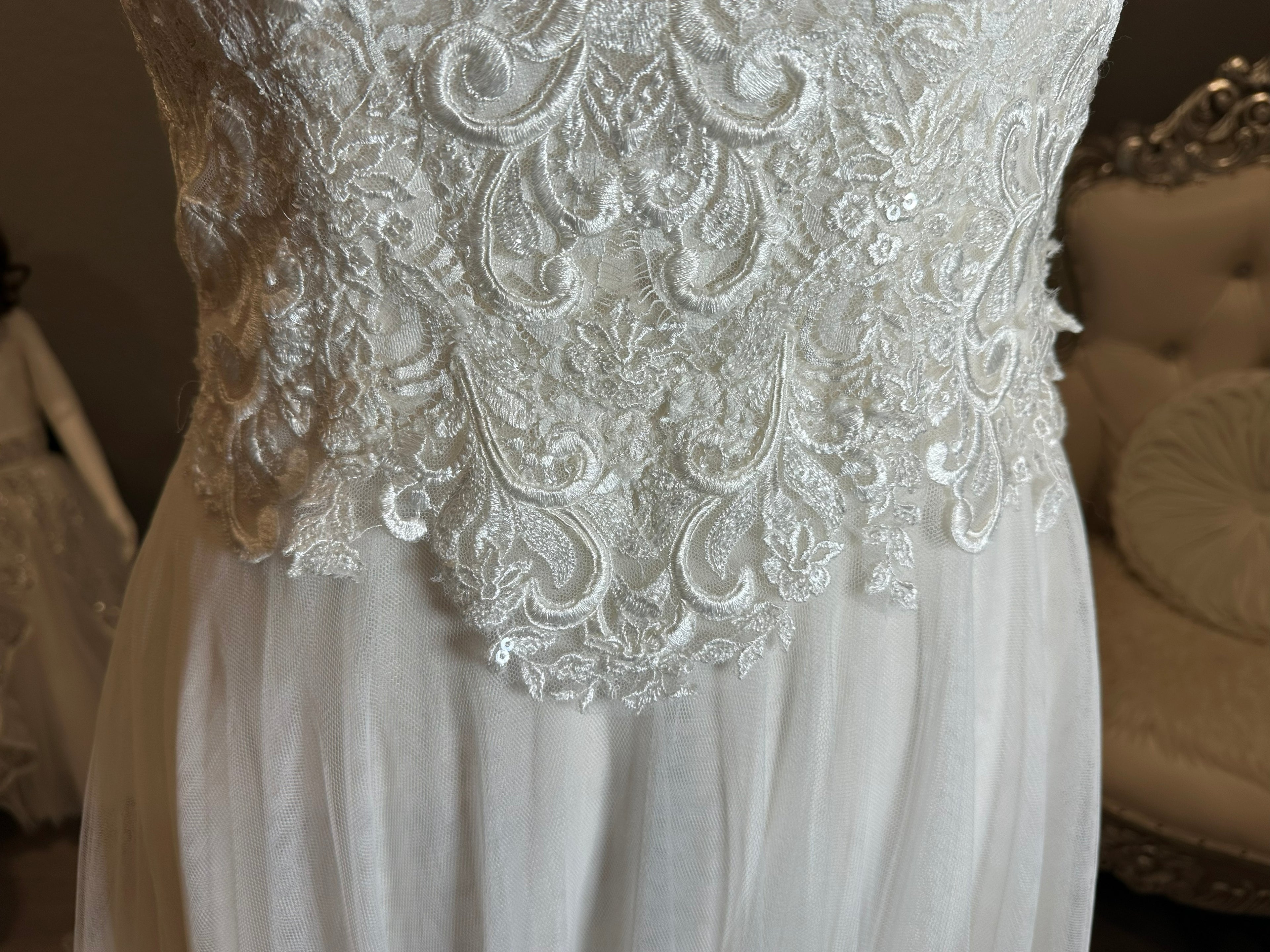 Justin Alexander Romantic Lace A-Line Wedding Dress with Deep V Back | Boho Tulle Bridal Gown SIZE 8