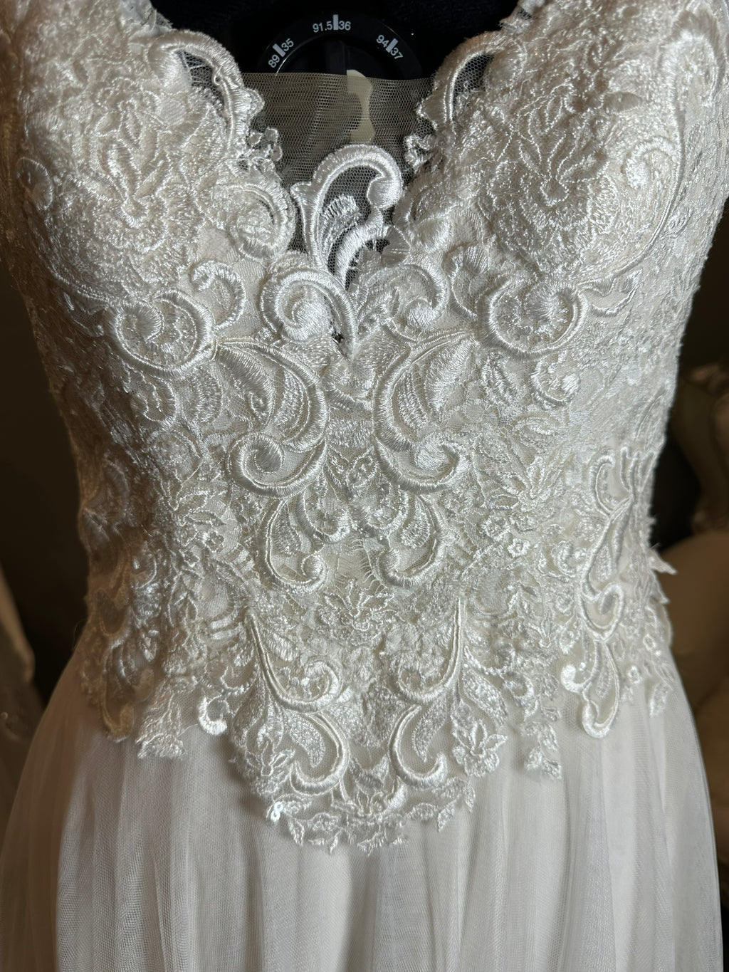 Justin Alexander Romantic Lace A-Line Wedding Dress with Deep V Back | Boho Tulle Bridal Gown SIZE 8