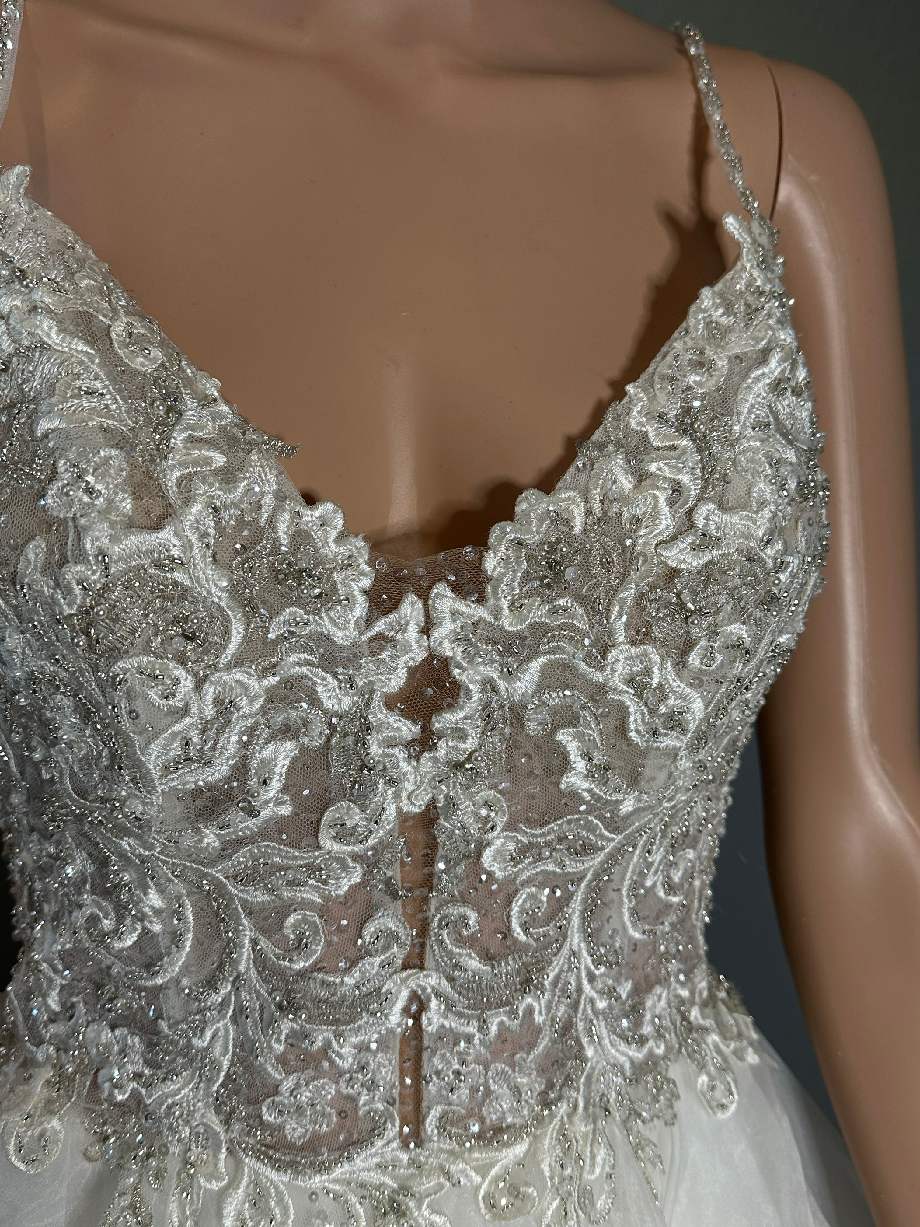 Martin Thornburg Full Ball Gown with V-Neck with Lace and Embroidery SIZE 6
