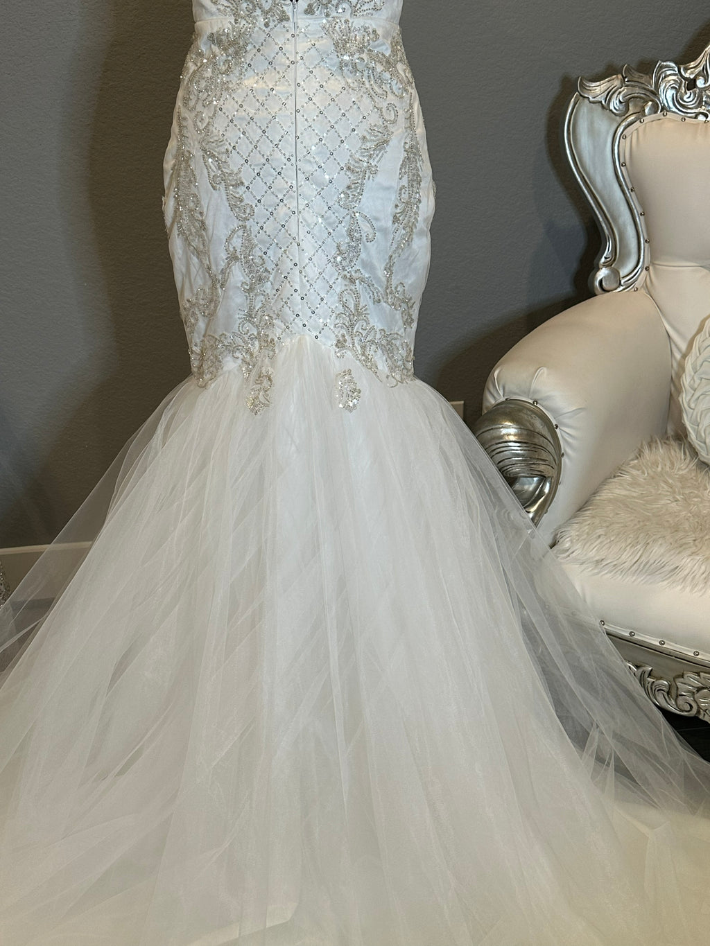 Custom Modern Mermaid-Style Wedding Gown with a Stunning Sweetheart Neckline- SIZE4