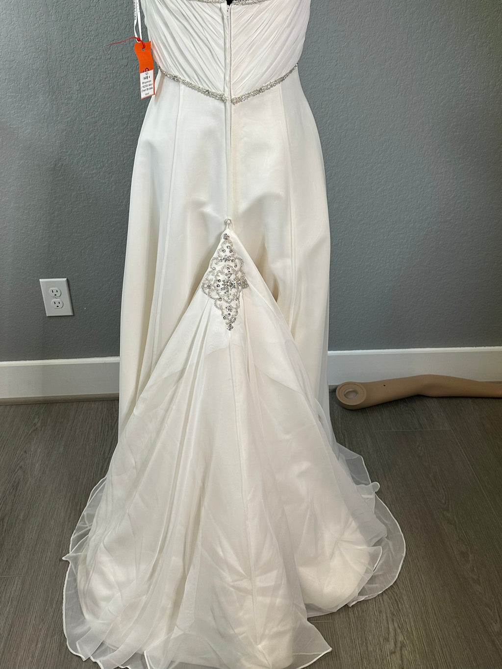 Rhiannon A-Line Strapless Sweetheart Wedding Dress/ SIZE 4