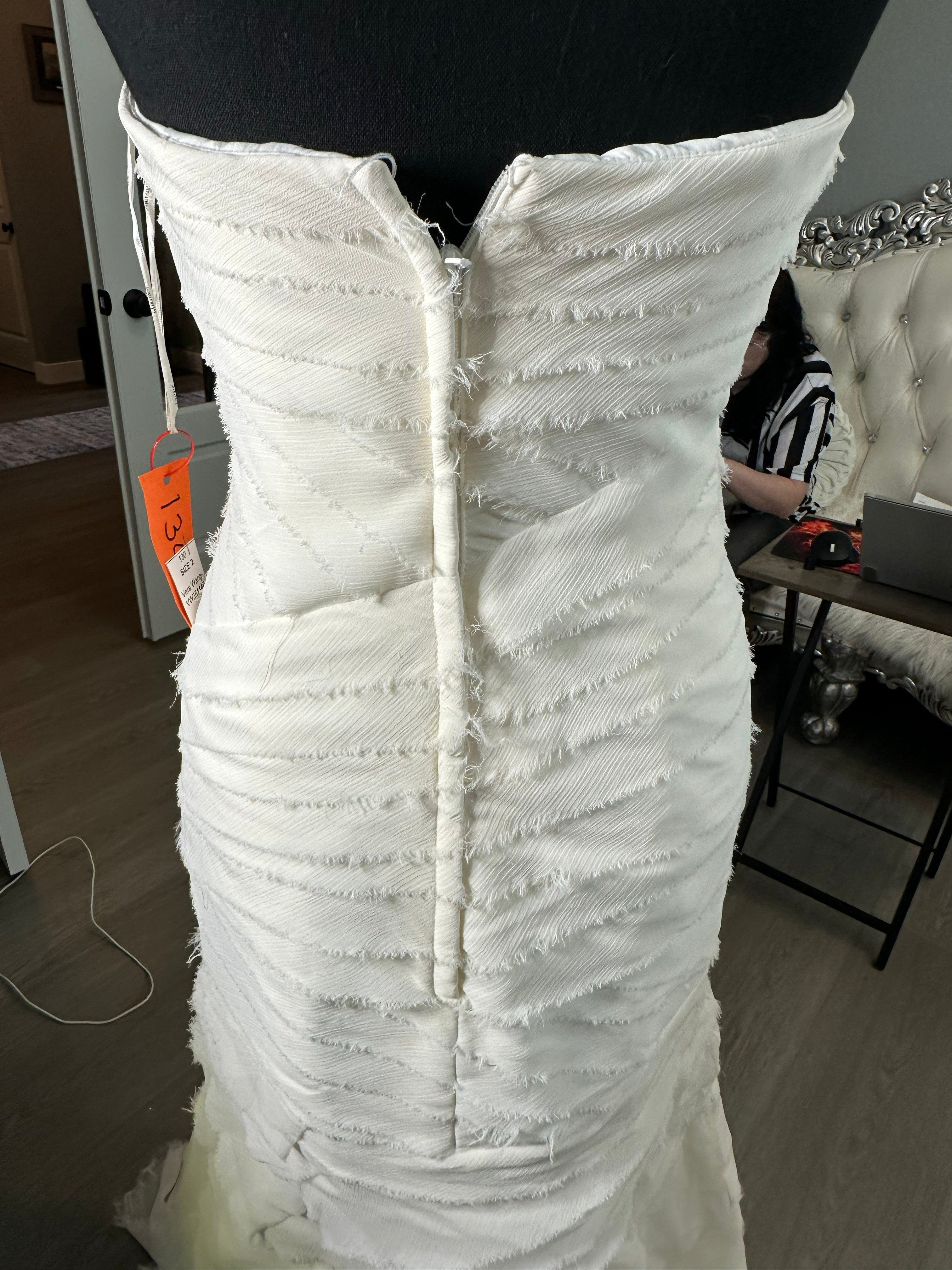 Vera Wang Fitted Sheath Trumpet Style Vintage-Inspired Wedding Gown/ SIZE 2
