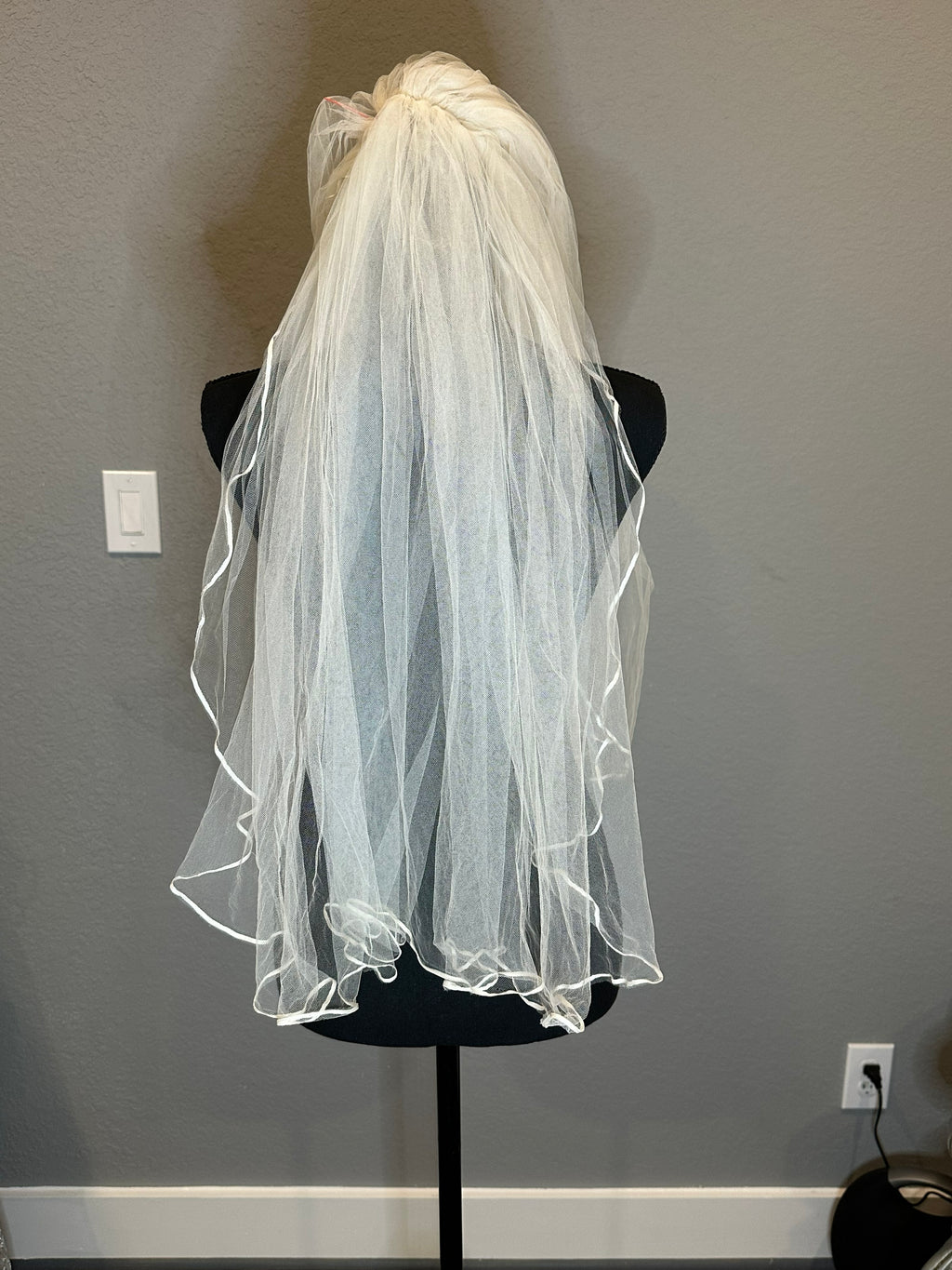 Wedding Veil with Blusher & Lace Edge – Fingertip Length Bridal Veil with Soft Tulle