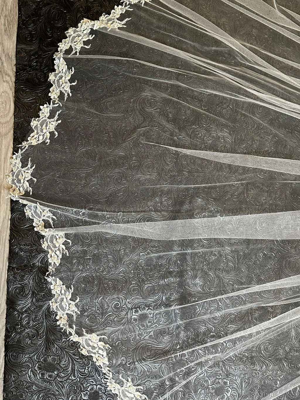 Fingertip Wedding Veil – Lace Edge Bridal Veil, Single Tier Soft Tulle Veil
