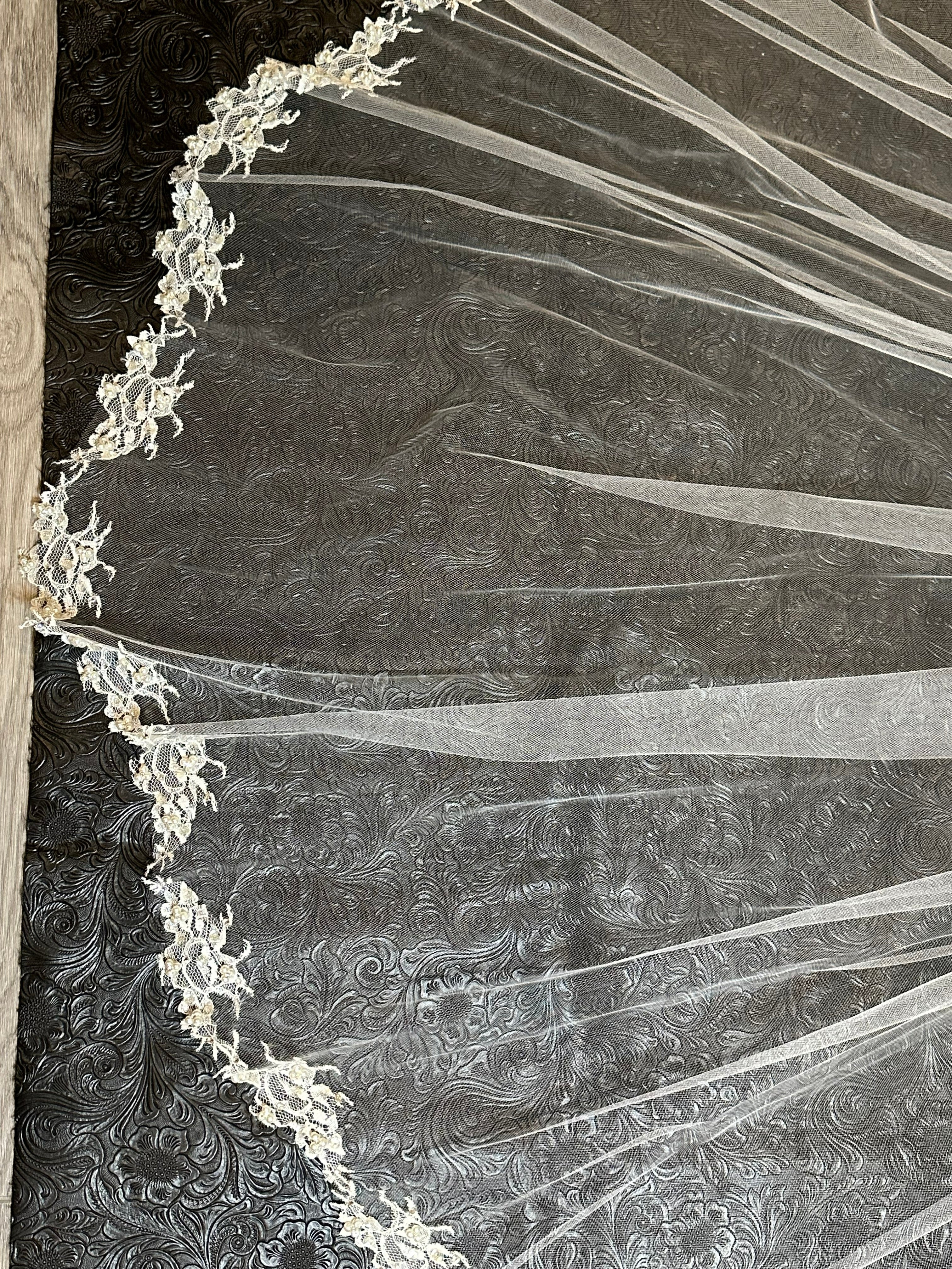 Fingertip Wedding Veil – Lace Edge Bridal Veil, Single Tier Soft Tulle Veil